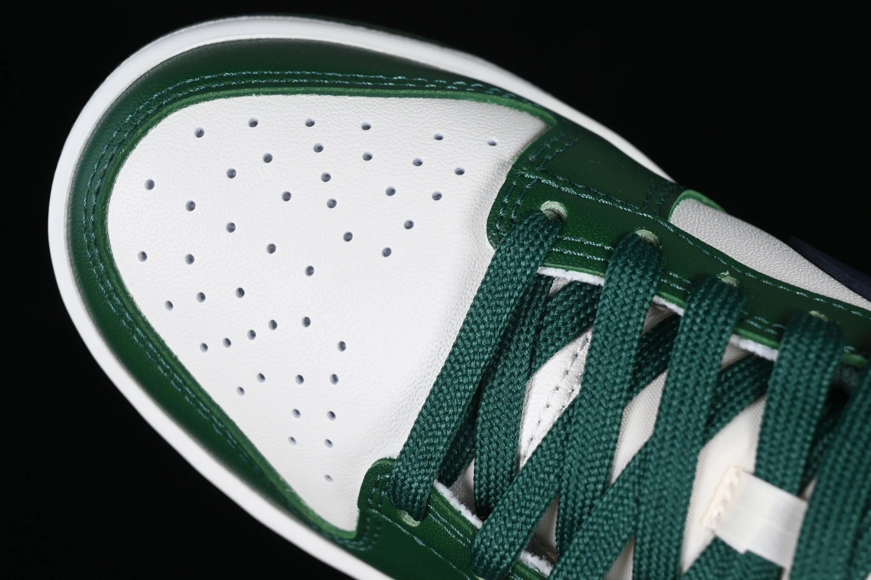 All Categories Nk SB Dunk Series Nk SB Dunk Low Low-top sneakers Cost-effective version Nk Dunk Low "Gorge Green" Retro white and green SB low-top sports and leisure sneakers DD1503-300